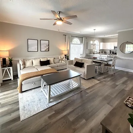 Immaculate Myrtlewood Apartment